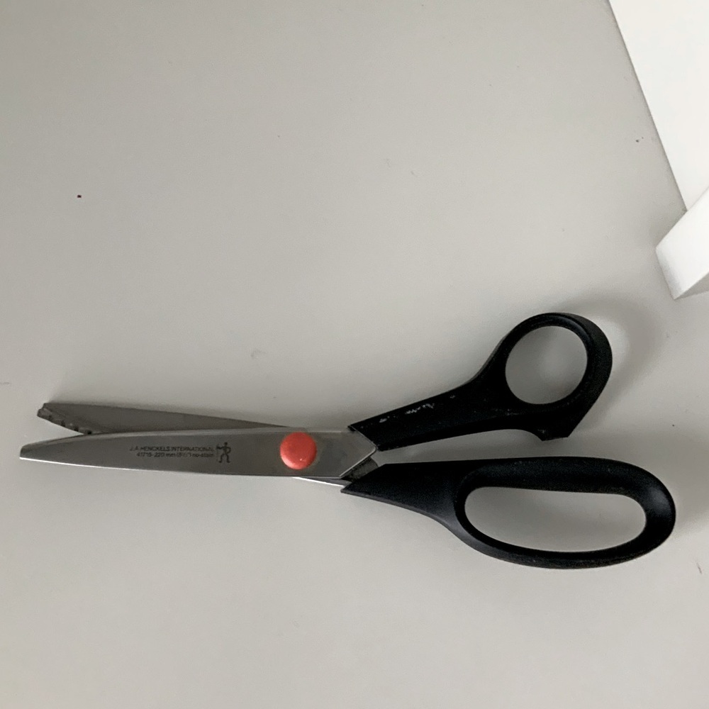 Vintage J.A. HENCKELS INTERNATIONAL 41715-220mm 8.5 no stain Fabric Scissors
